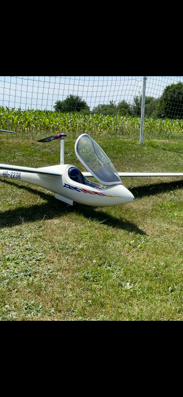 ASH 26 von LET mit Wassertank und Power Lifter