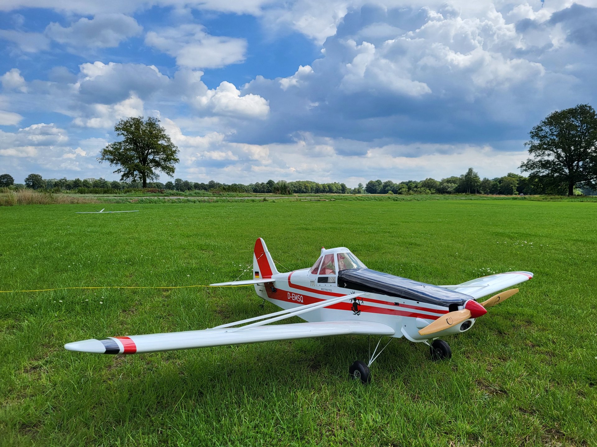 Piper PA-25 Pawnee – Planet Hobby – 2,45 m Spannweite – 12S Elektroantrieb Hacker A60 L16