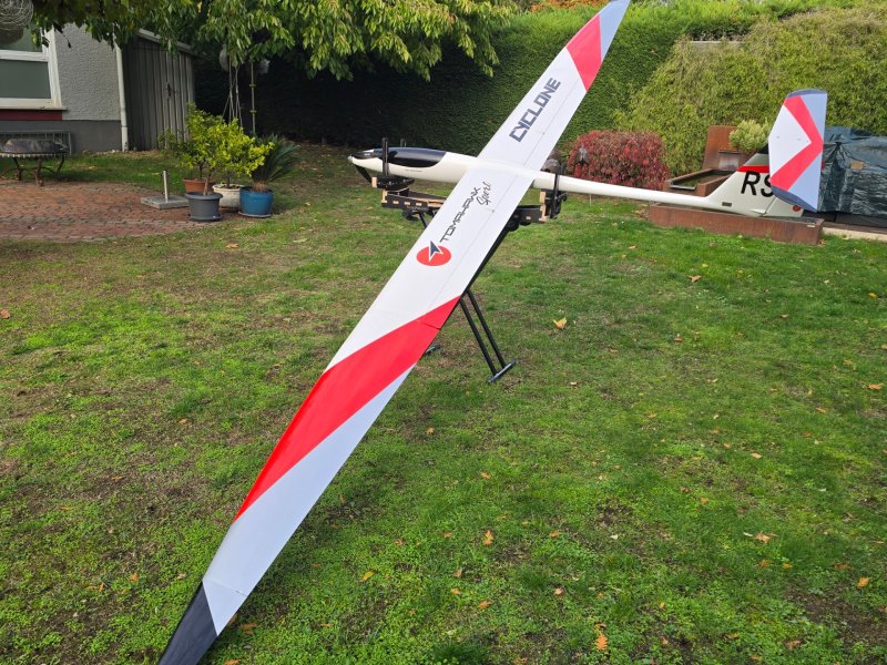 Robbe-Tomahawk Cyclone